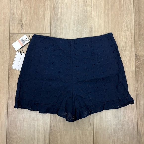 1. State Eyelet Ruffled Casual Shorts Size 2 - Picture 3 of 8